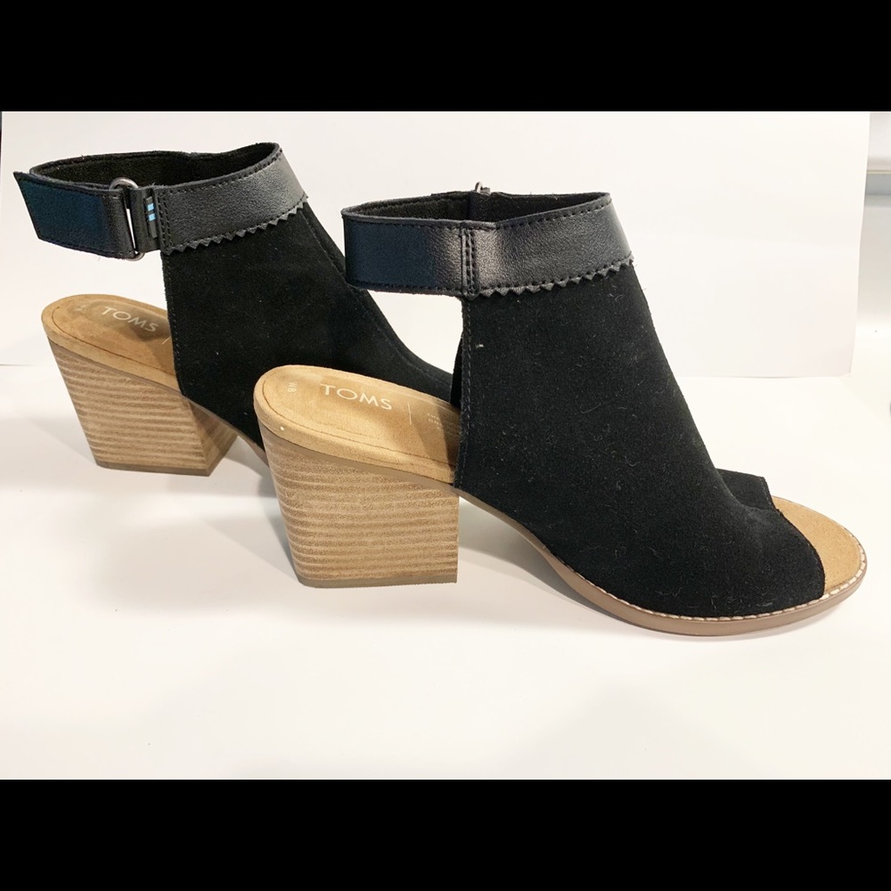 Toms size 8 black lack heel wedge shoe